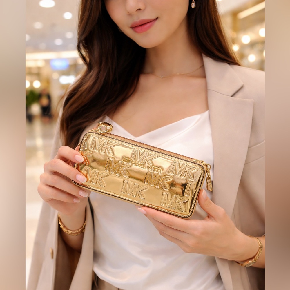 NWT Michael Kors Metallic Gold Logo Wallet ✨
